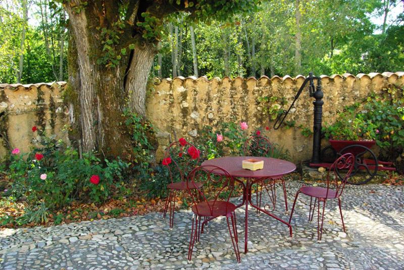 Hotel La Bastide Du Roy Villamblard Exteriér fotografie